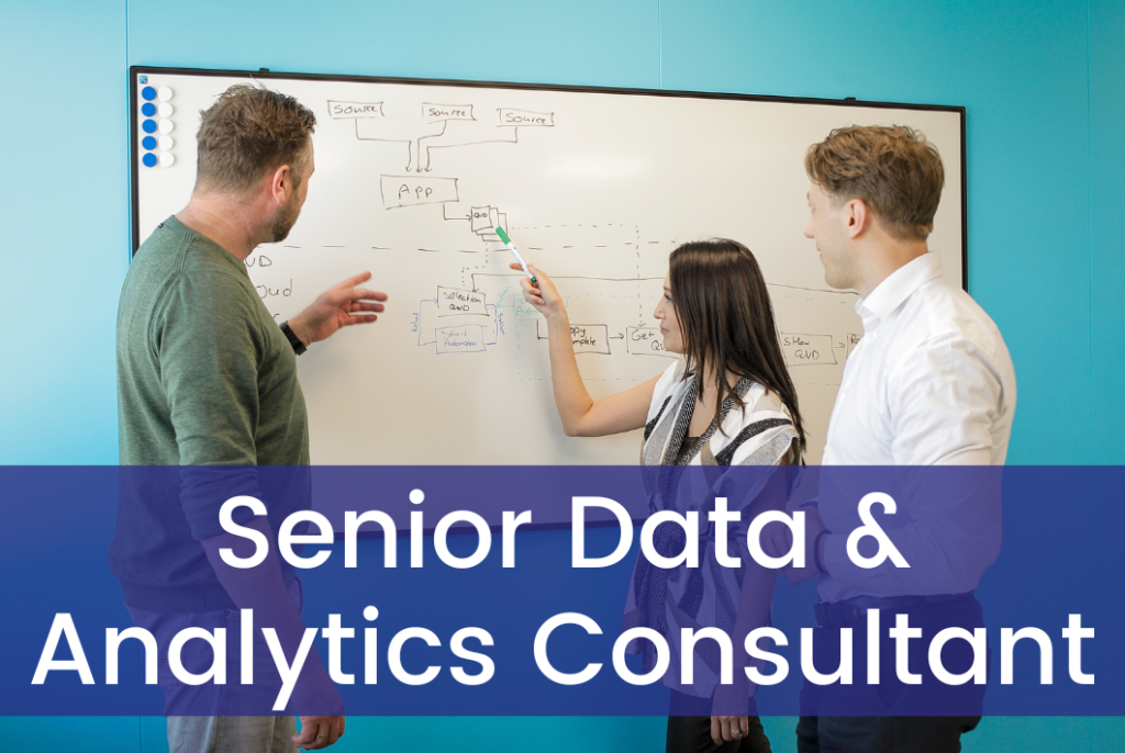 Senior Data &amp; Analytics consultants van Bitmetric bespreken een data-architectuur aan een whiteboard