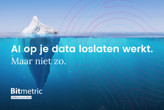Ijsberg met daarboven de blogtitel 'AI op je data loslaten werkt. Maar niet zo.' en het Bitmetric-logo, als metafoor voor het verborgen datafundament onder een AI-oplossing.